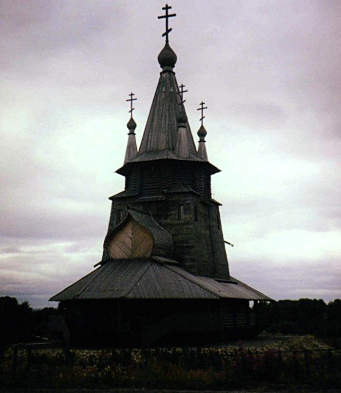 Деревянная церковь в Повенце, возле Беломорканала.