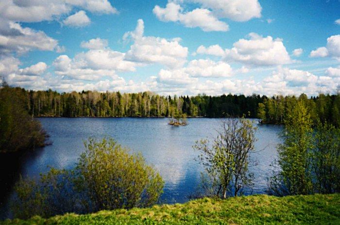 Карелия. Одно из тысячи озер.