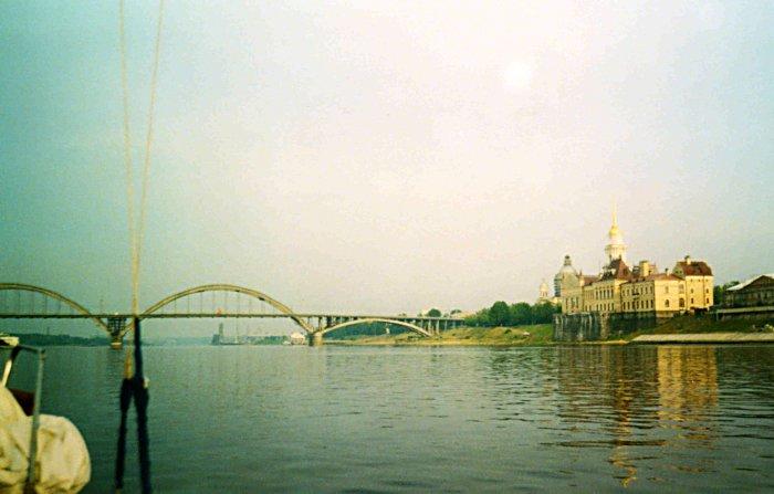 Вид на Рыбинск с левого берега Волги.