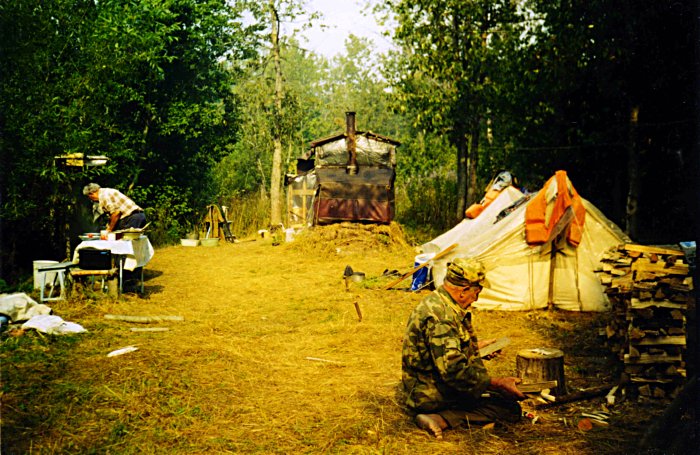 Лагерь в лесу.